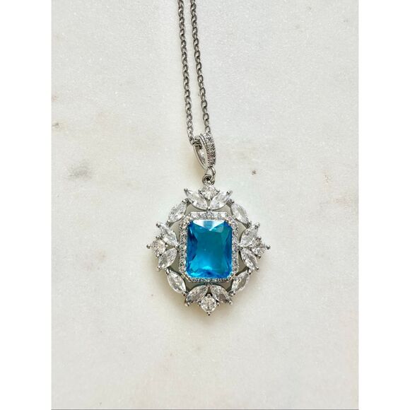 Bright blue sparkly elongated radiant cut cubic zirconia pendant necklace - Picture 3 of 3